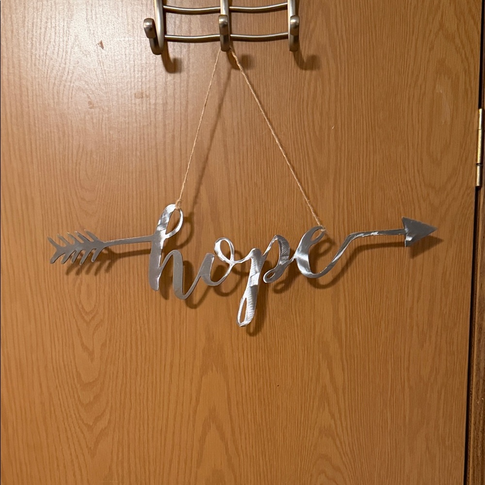 Silver 'Hope' Arrow Wall Decor